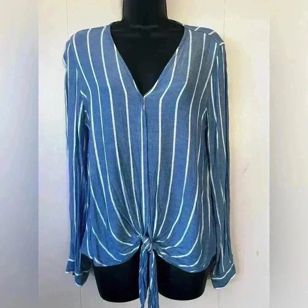 Max Studio Women's Sz M Tummy Tie 100% Rayon Button Down V Neck Blouse